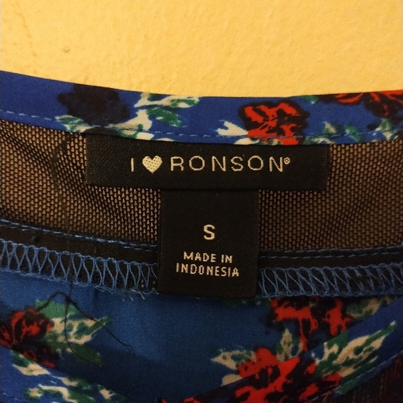I ♥️Ronson Blue Floral Lace Neckline Spaghetti Strap Top Size Small - Picture 3 of 8